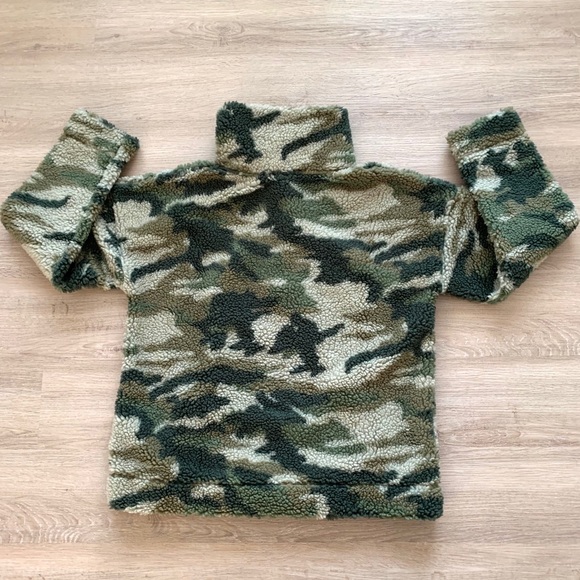J. Crew Snap Collar Camo Sherpa Pullover Sz Small - Picture 6 of 8